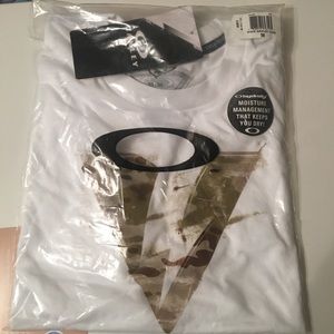 Oakley bolt t-shirt new in package